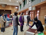 写真:会場を回る区長