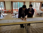 写真:作業をする区長