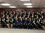 写真:グループに分かれて記念撮影