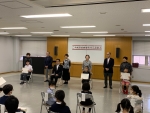 写真:受賞者との記念撮影