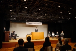 写真:区長あいさつの様子