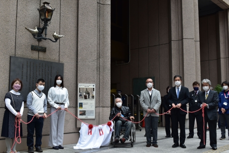 東京2020パラリンピック競技大会レガシー銘板除幕式の様子