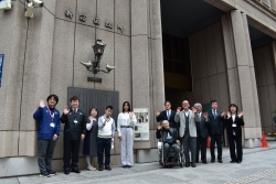 東京2020パラリンピック競技大会レガシー銘板除幕式の様子