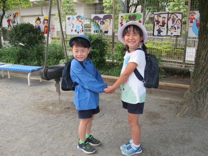 西戸山幼稚園の制服画像