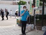 写真:ご挨拶する区長