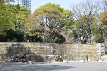 新宿中央公園のナイアガラの滝の写真