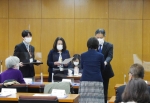 写真:委嘱の様子1