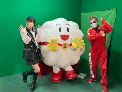 MC・ギュウゾウさん(電撃ネットワーク)、アシスタント・寺嶋由芙さん、新宿あわわ