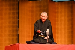 写真:三遊亭遊雀さんによる落語の披露