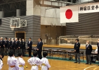 写真:挨拶する区長