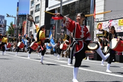 新宿が沖縄一色に 新宿エイサーまつりを開催小写真1