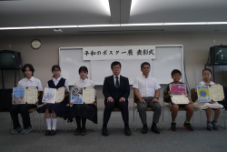 受賞者と教育長の集合記念写真