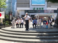 写真:式典でご挨拶する区長