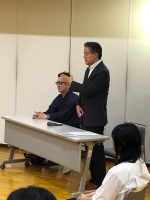 写真:ご挨拶する吉住区長