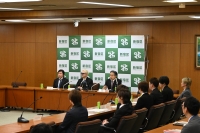 写真：ホストクラブとの連絡会の様子