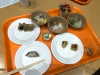 写真:料理の試食