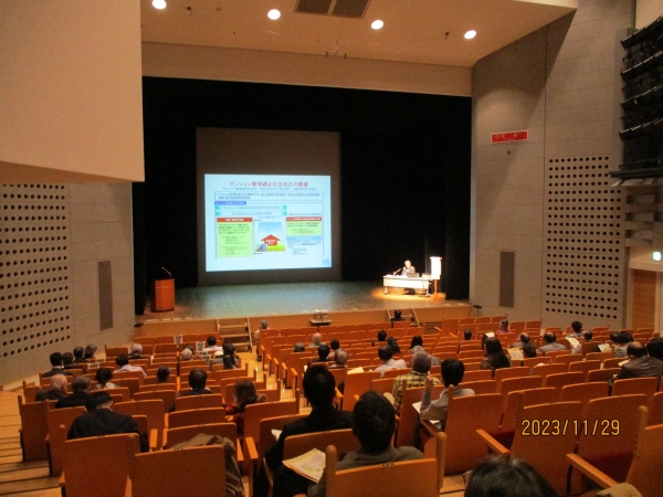 講演中の様子