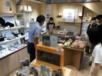 写真:販売会場の様子1