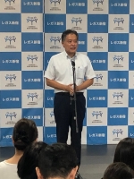 写真:ご挨拶する吉住区長