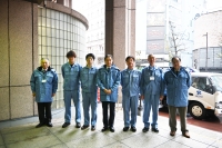 写真:被災地派遣職員(埋め立てゴミの収集)の出発式