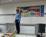 写真:挨拶する新宿警察署長