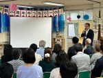 写真:ご挨拶する吉住区長