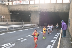 約13,000人のランナーが新宿のまちを駆け巡る 新宿シティハーフマラソンを開催小写真1