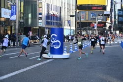 約13,000人のランナーが新宿のまちを駆け巡る 新宿シティハーフマラソンを開催小写真2