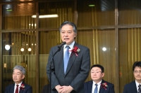 写真1:ご挨拶する吉住区長