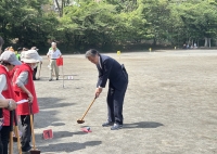 写真[2]：始球式の様子