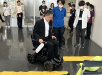 写真[4]：車いす体験
