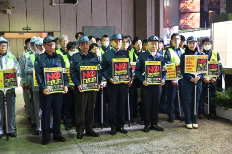 路上飲酒制限、滞留防止のためパトロール等を新宿駅周辺地域で実施大写真