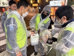 路上飲酒制限、滞留防止のためパトロール等を新宿駅周辺地域で実施小写真2