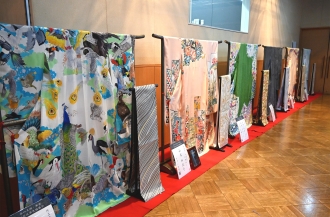 「はたちのつどい」での新成人の晴着が完成 30着のお披露目会を開催