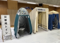 写真[2]：災害用トイレの展示