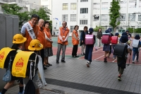 写真[1]：区長の一日民生委員・児童委員の活動の様子