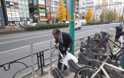 区長の清掃活動の様子