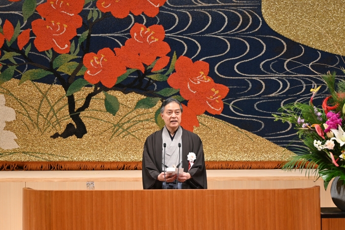 写真：あいさつする吉住健一新宿区長