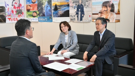特別区長会の有志の区長が連名で、観光庁に「住宅宿泊事業の適正化に関する要望書」を提出大写真