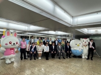 写真[2]：開会式での集合写真