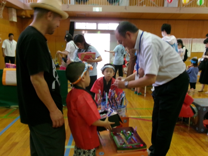 子ども園祭りに校長先生がいらしてくださいました。
