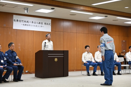 写真:開始式の様子